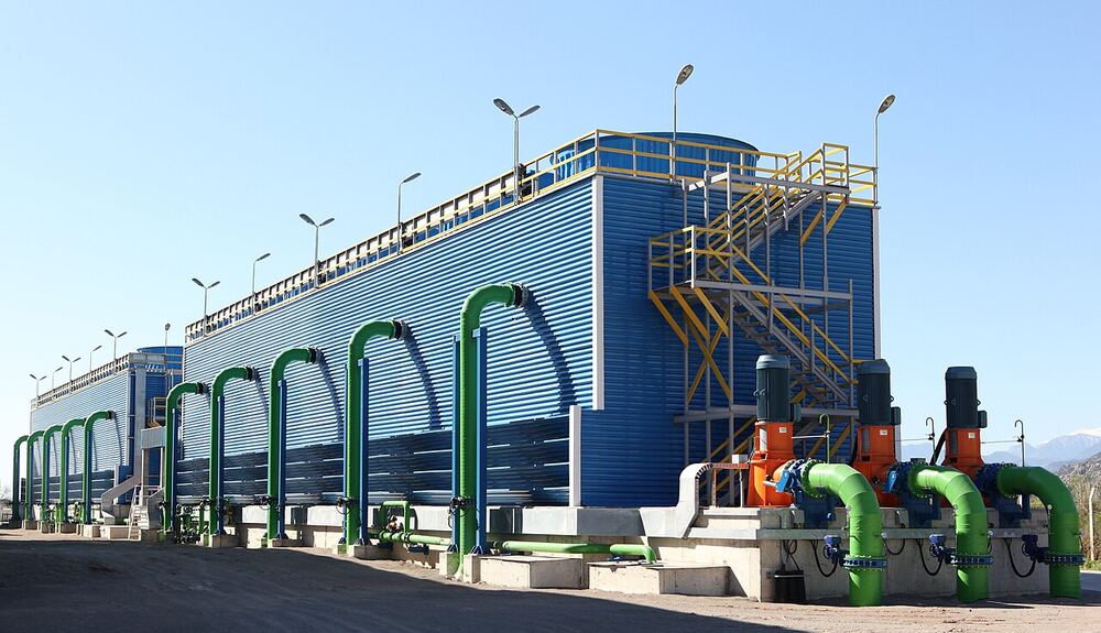 Field-erected industrial cooling tower