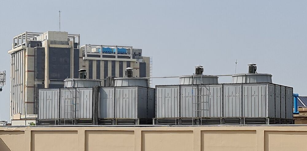 Induced draught cooling tower